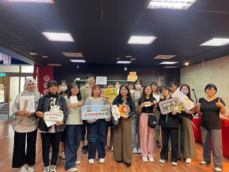 圖2_學程師生參與「臺灣印刷探索館」移地教學之合影