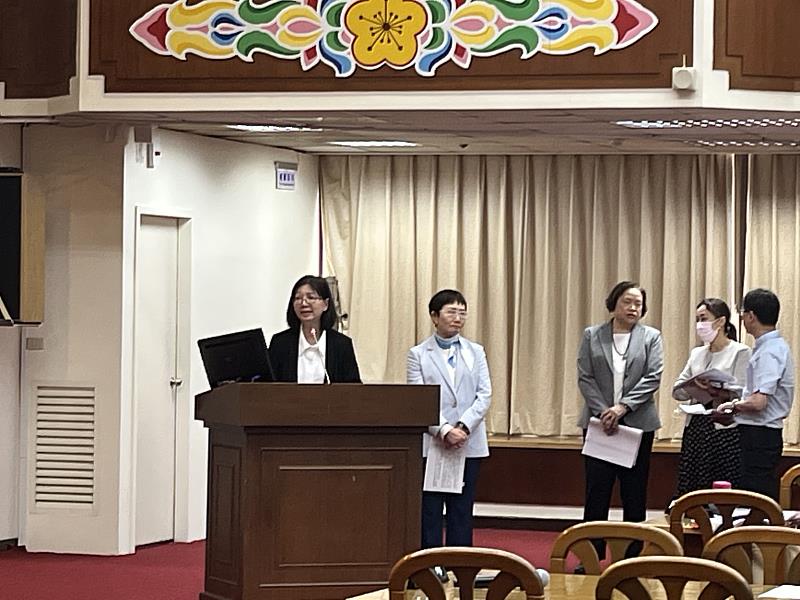 圖5.中央刪除竹市補助款9.8億元,新竹市政府秘書長張治祥今日赴立法院為民請命。m.jpg
