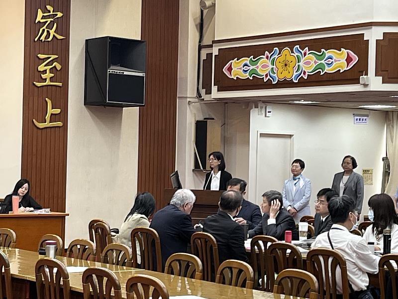 圖4.中央刪除竹市補助款9.8億元,新竹市政府秘書長張治祥今日赴立法院為民請命。m.jpg