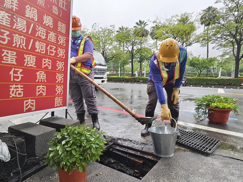 0_環保局清潔隊針對文化路一帶進行消毒 (1)