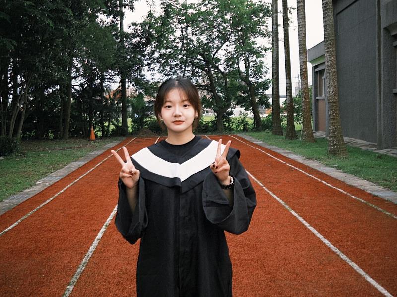 財金系賴亮妤錄取世界排名第9倫敦大學學院，9月將與同學展開新旅程。（圖／淡江大學提供）