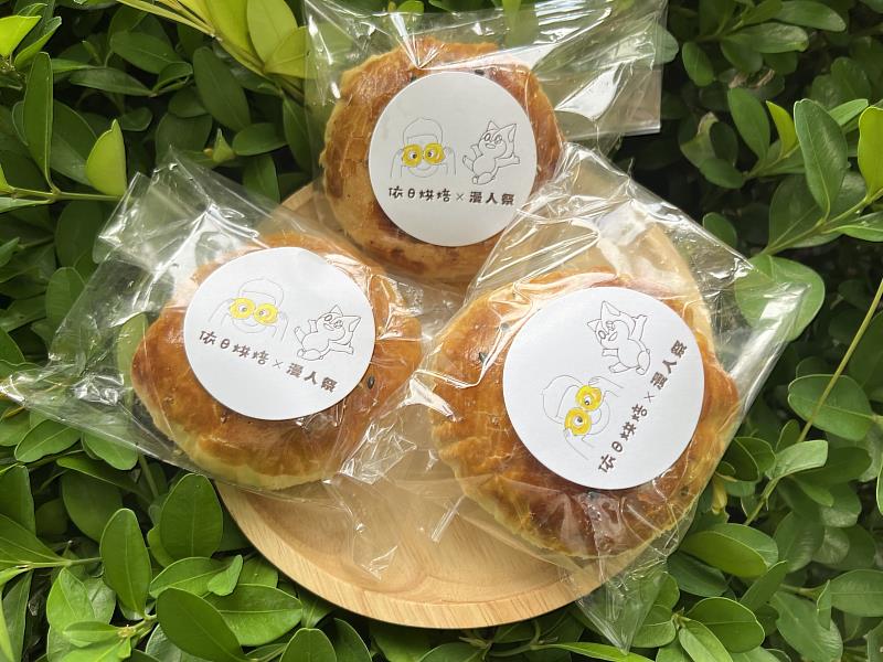 動漫節限定「依日烘焙」推出麵茶口味甜燒餅，將溫潤麵茶香氣搭配手作燒餅酥脆口感