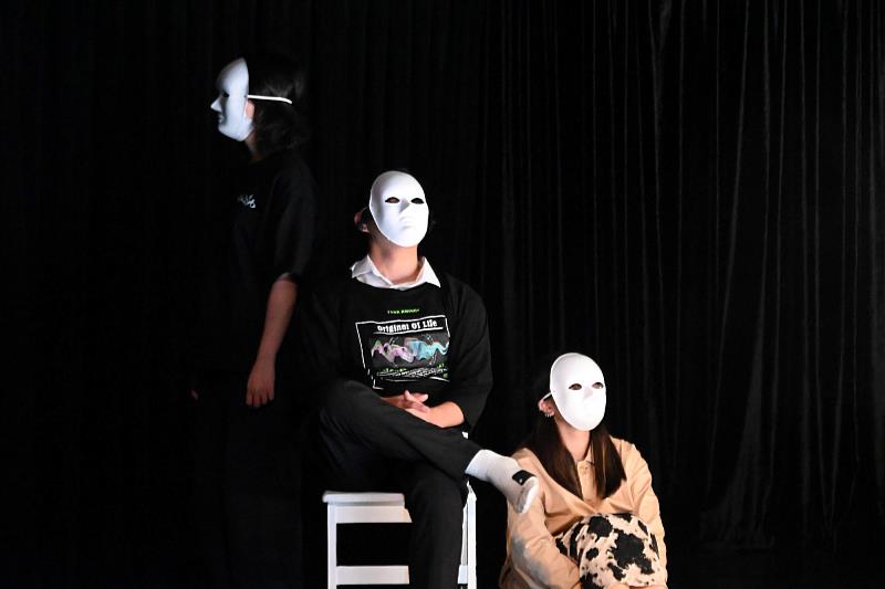 南大戲劇系《青春症候群》呈現少女在夢想、愛情與現實之間的拉扯與成長