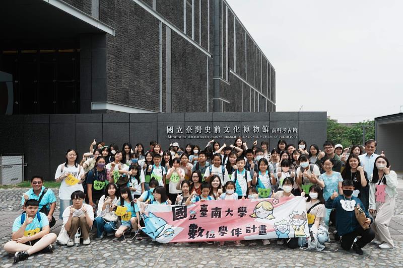 臺南市吉貝耍國小、青山國小、楠西國小三所合作學校的小學伴，與來自南大的大學伴面對面交流，共同創造難忘回憶