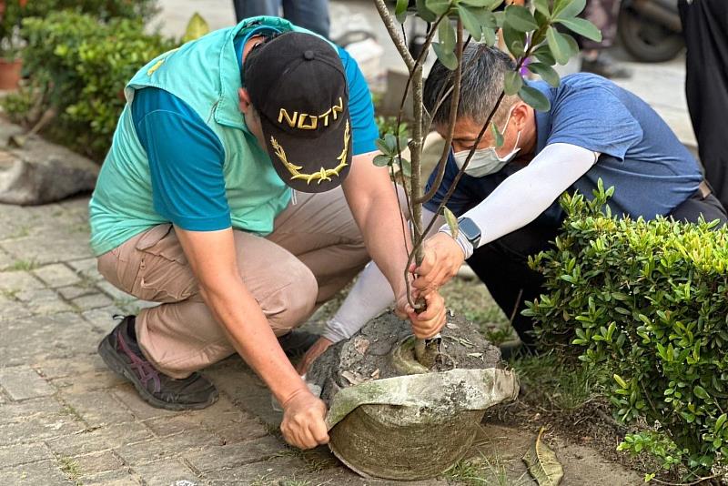 於環境永續方面，南大長期投入節能減碳工作，推動環境教育