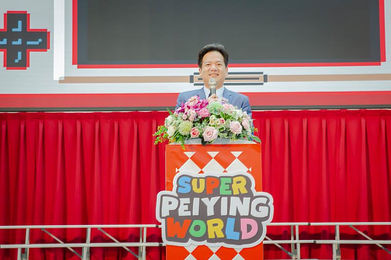 代理市長邱臣遠參加培英國中畢業典禮