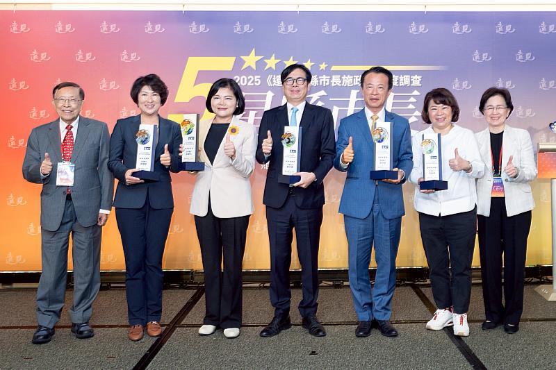 饒慶鈴蟬聯《遠見》五星縣長 領獎展現慢經濟施政成果