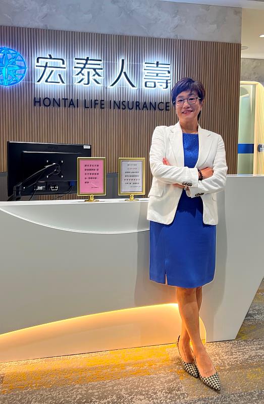 宏泰人壽直營業務部張秀娟副總經理表示,宏泰人壽用心於增員計畫,新血招募重視質量,同時也重視入職後未來職涯發展,結合公司整體教育資源的分配與運用,達成留才100%的目標。