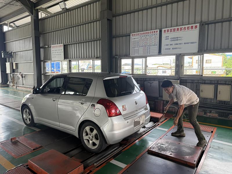 車齡滿8年汽油汽車須每2年定檢 臺東縣政府呼籲按時驗車免受罰 共同守護臺東好空氣