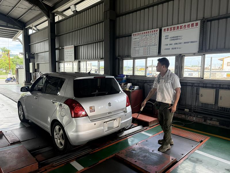 車齡滿8年汽油汽車須每2年定檢 臺東縣政府呼籲按時驗車免受罰 共同守護臺東好空氣