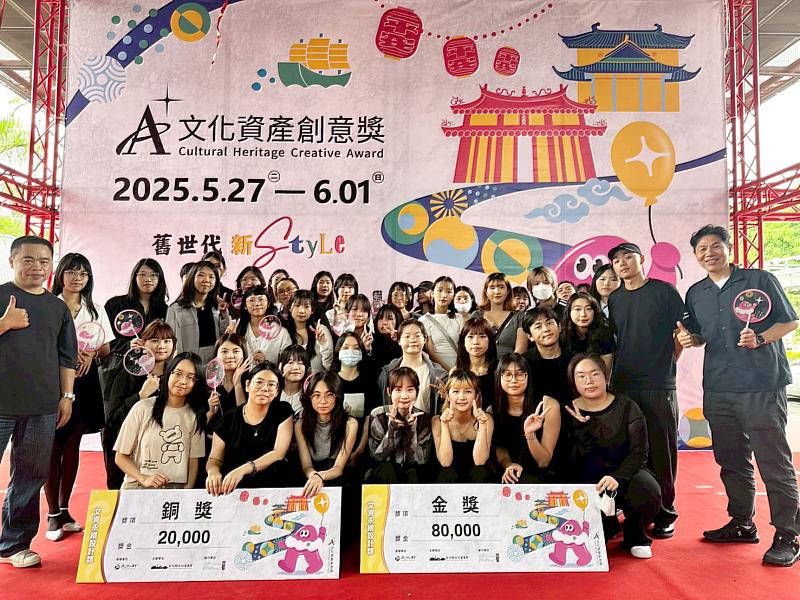 中國科技大學視傳系得獎團隊大合照 (照片/中國科大提供)