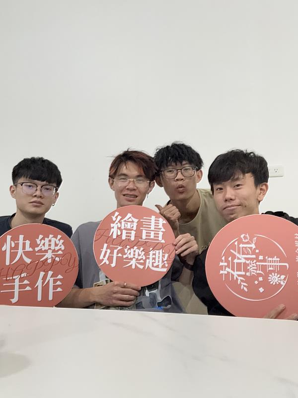 崑大公廣系團隊成員合照