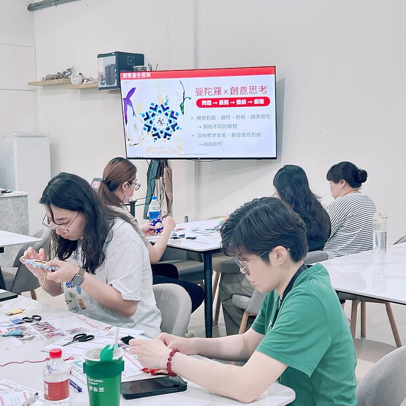 崑大公廣系協助業主進行企業內部訓練，學員創作過程