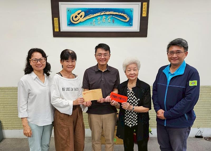 基隆救國團攜手朝陽愛心社致送愛心急難扶助金 關懷失親女童