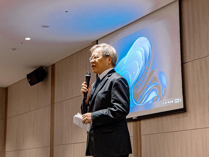 中央大學蕭述三校長受邀至開幕典禮致詞，期望本次論壇能激發更多跨域合作的火花，引領台灣在此波AI浪潮中掌握關鍵契機。