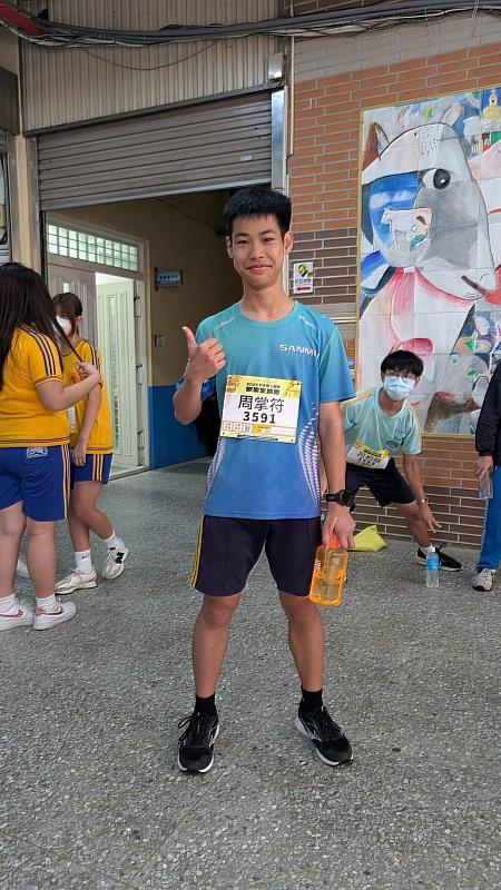 三民國中周掌符奪得5A10+。