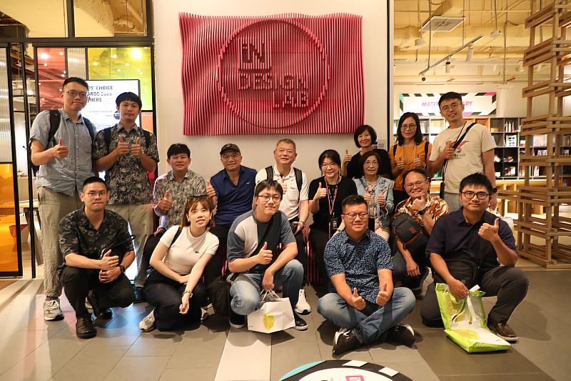 0 市府團隊參訪in design lab (6)
