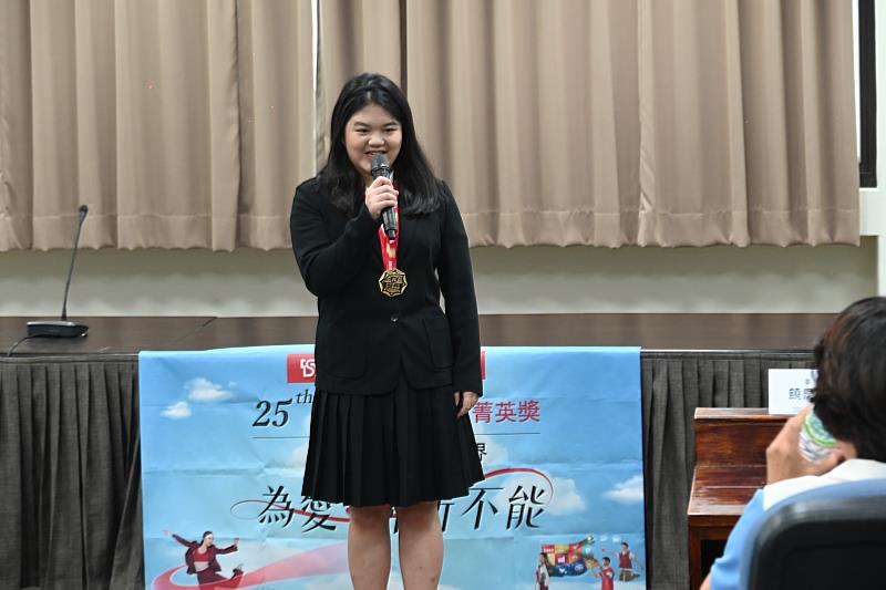 鼓勵參與志願服務 饒慶鈴表揚青少年志工獲獎者 肯定青年展現公益行動力
