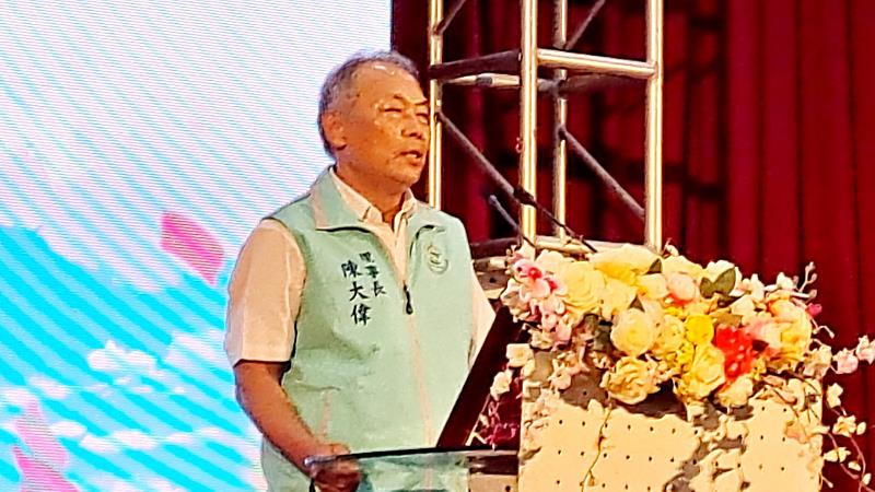 南臺科大全國校友總會陳大偉理事長在114級畢業典禮上向學弟妹們無限的祝福與經驗分享。
