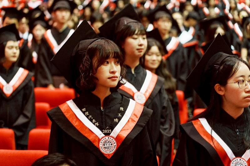 圖二、東吳大學畢業典禮於6/7、6/8兩日登場。