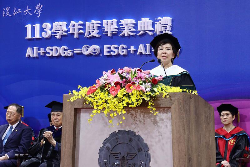 董事長張家宜勉勵畢業生,持續精進與學習,傳承淡江精神。(圖/淡江大學提供)