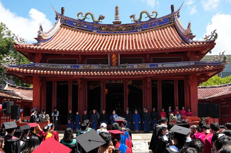 南大114級畢業典禮前往臺南孔廟進行傳承自1949年的祭孔儀典