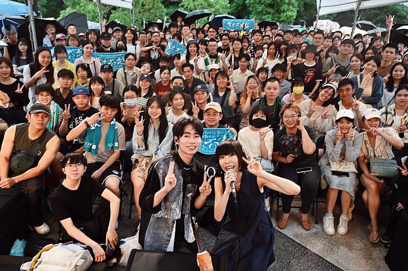 周六（7日）下午的「永續音樂舞臺」邀請知名樂團「Crispy脆樂團」獻唱。