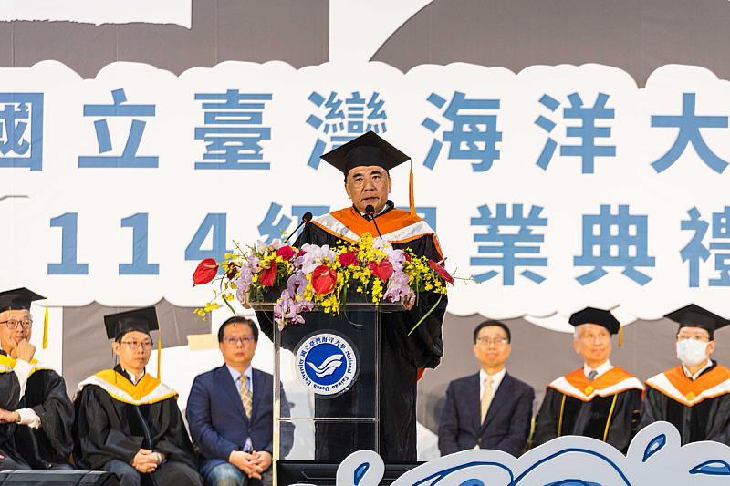 海大許泰文校長勉勵畢業生勇敢迎向未來