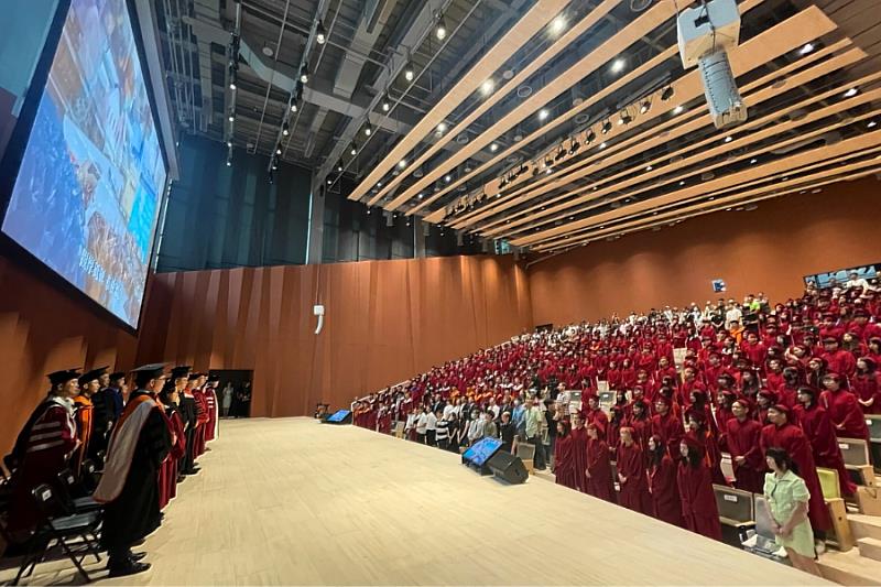 逢甲大學114級全校畢業典禮於6月7日在共善樓生日堂舉行。