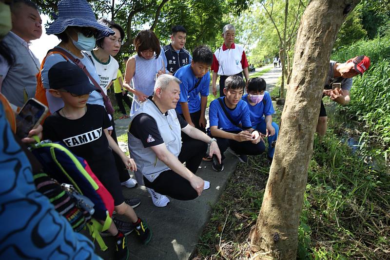 北興國中學生擔任解說