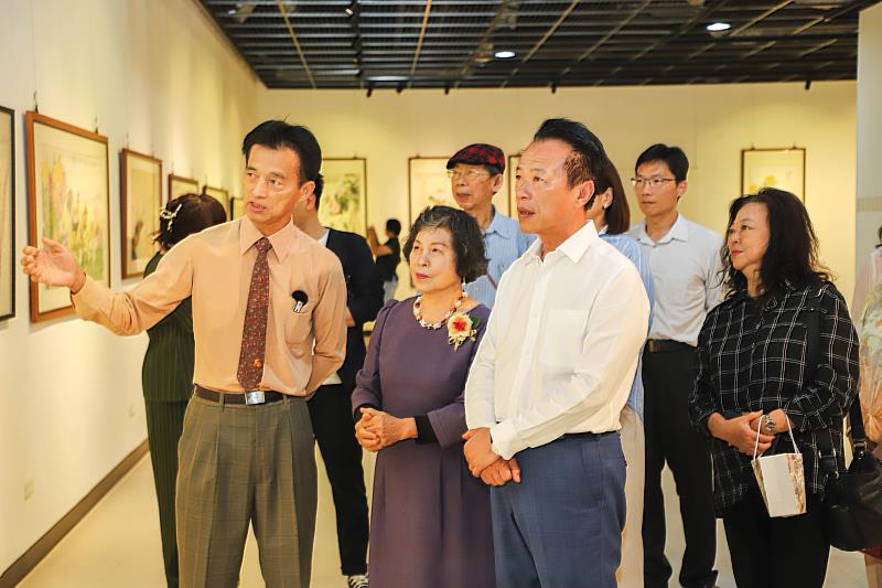 林婉芬「舞釉弄彩書畫情」個展開幕，彩墨瓷繪交織藝術風華-1