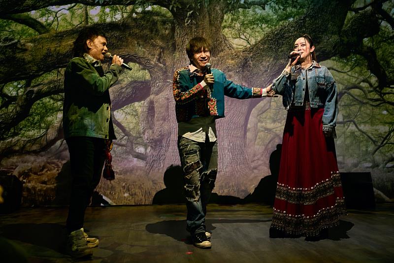 桑布伊（左起）、王宏恩、舞思愛領銜出演《Makitvaivi 布可思議》原音全境式沉浸互動演唱會（圖/風潮音樂提供）