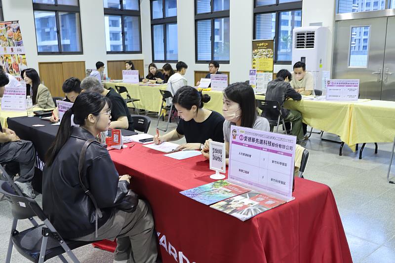 新竹市政府青年發展中心5月17日首次開放企業暑期工讀現場徵才