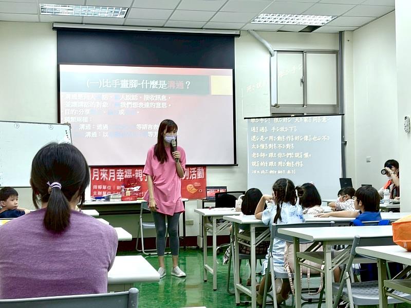 於學齡聽損兒人際互動課程使用同步聽打服務