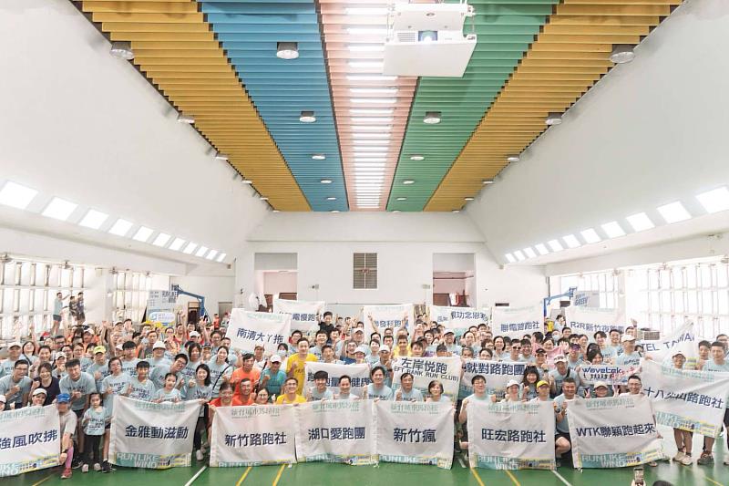2025新竹城市馬拉松正式啟動報名大會師合影。