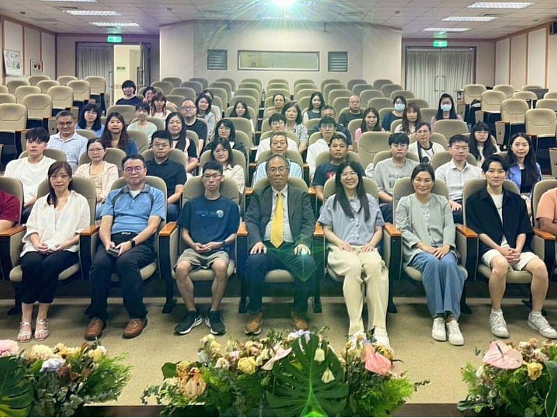 國立中央大學為環境部「淨零綠領人才培育課程」北區培育中心聯盟學校，攜手國立臺灣師範大學及清華大學合作為北區培育中心成員。