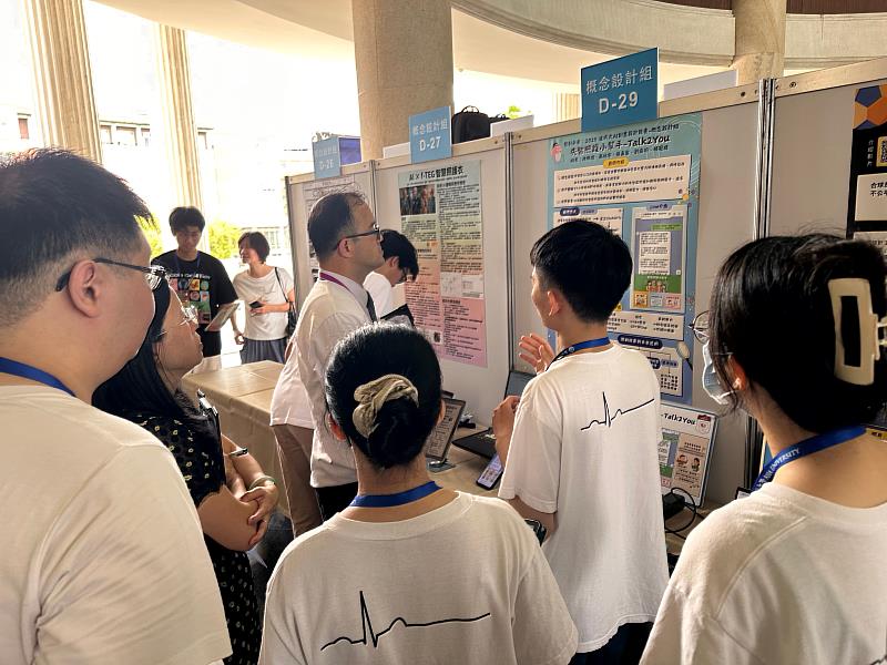亞大護理系同學作品,在「2025生成式AI創意設計競賽」,獲銀牌獎。