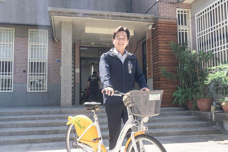 代理市長邱臣遠邀請市民用YouBike體驗竹市一日山湖海。