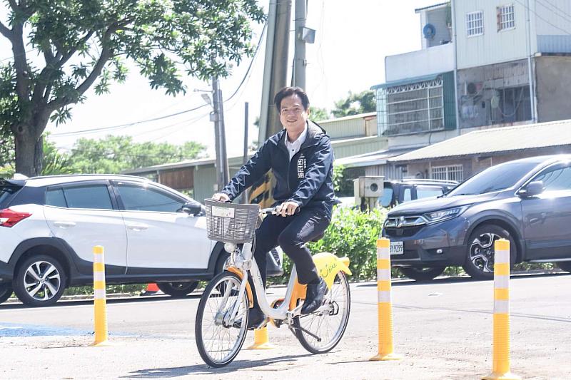 代理市長邱臣遠邀請市民用YouBike體驗竹市一日山湖海。