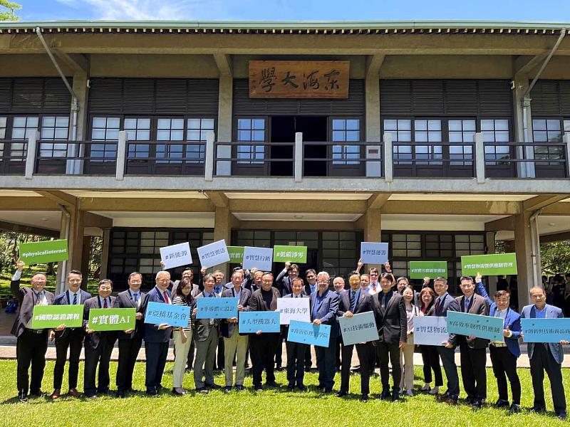 東海大學與美國喬治亞理工,攜手藍濤亞洲總裁黃齊元所創立的亞橋教育基金會,共同打造「智慧製造與AI實驗園區」並導入六大國際認證課程。