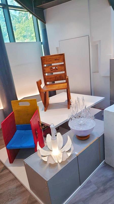 創設系學生作品展出，從家具到燈具展現多樣材質與設計巧思