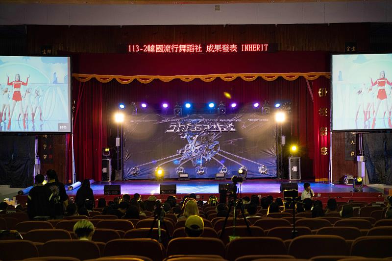 視傳系學生為韓舞社成果發表會設計主視覺