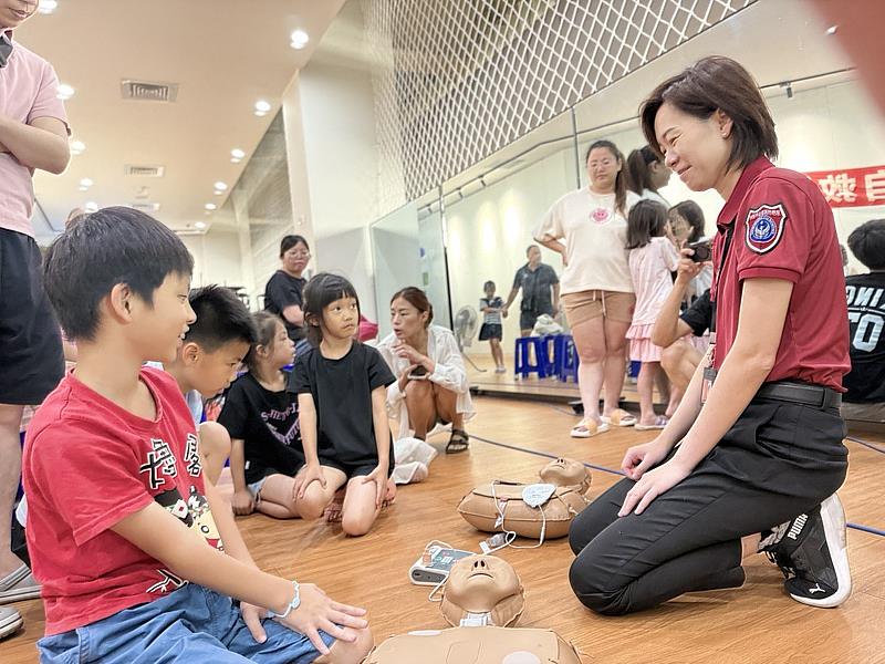 桃園市八德國民運動中心「勇闖水世界！」水域自救x親子趣味活動