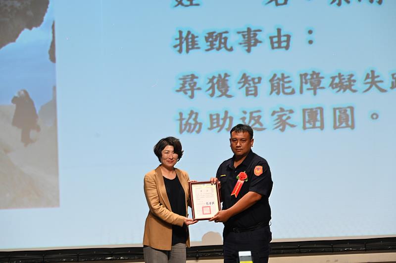 感謝員警辛勞及付出 臺東縣今辦理警察節慶祝大會 饒慶鈴表揚績優警力 彰顯守護治安決心
