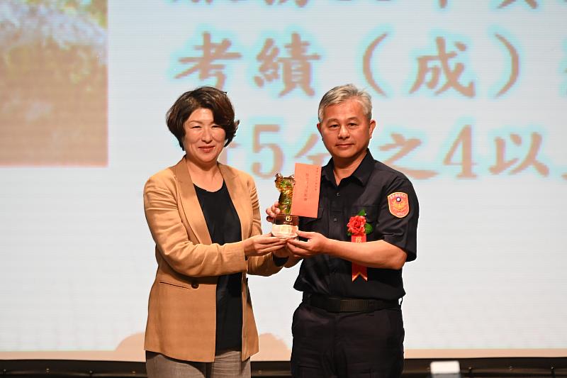 感謝員警辛勞及付出 臺東縣今辦理警察節慶祝大會 饒慶鈴表揚績優警力 彰顯守護治安決心