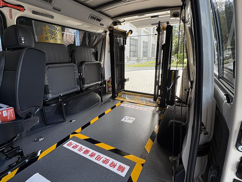企業捐贈交通車 助力嘉義縣提升長照服務能量