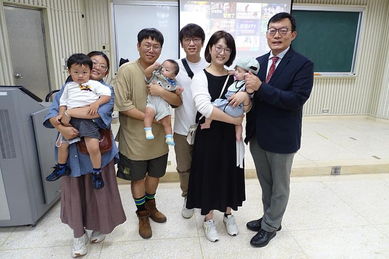 南大材料系系友攜家人一同返校參與活動，讓現場更添親切溫暖，也體現出材料系如同大家庭般的凝聚力與歸屬感
