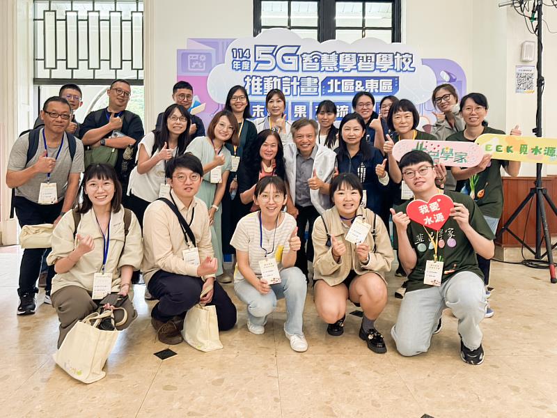 新竹市5G智慧學習學校計畫成果評比團隊、數辦夥伴與國北教大副校長劉遠楨團照。