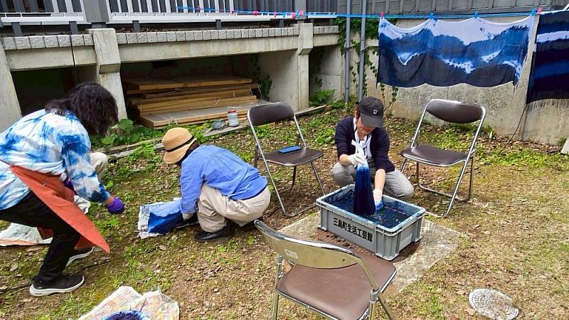 圖五：在三島町工人祭的藍染體驗