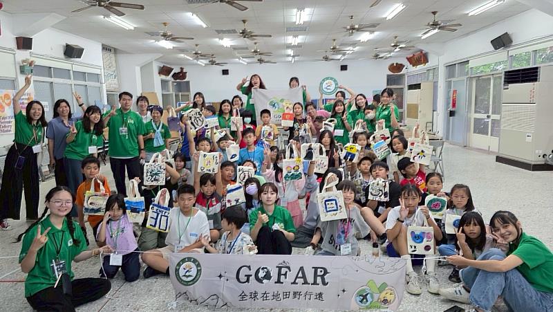 參與師生與GOFAR團隊共同留下合影。